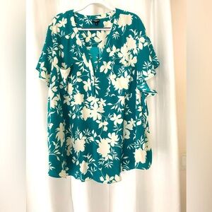 Torrid plus size Floral Teal and White/off white Women's Top Torrid size 4(4X)